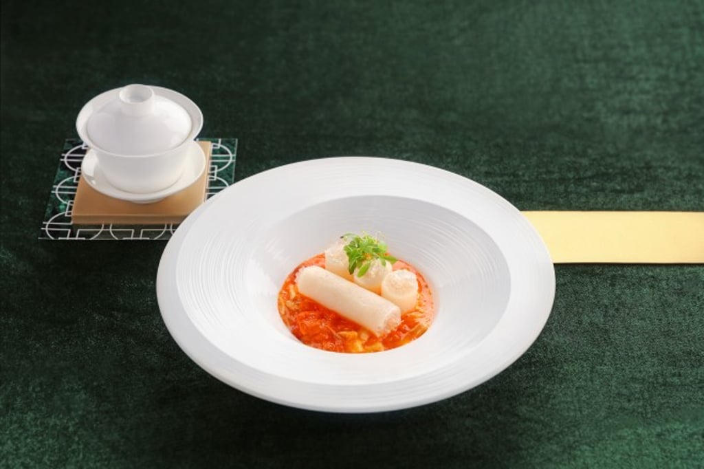 Australian Lobster with Peach Gum in Vintage Chinese Wine Sauce